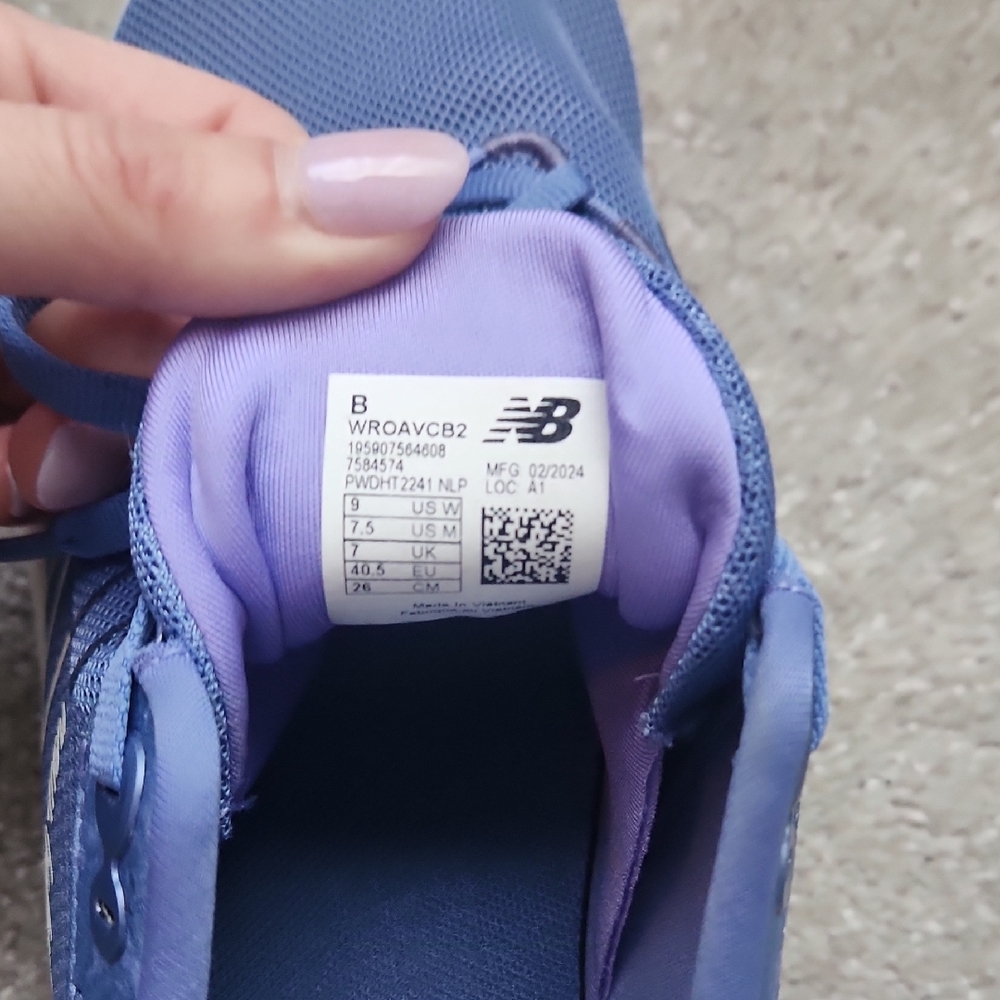 New Balance Fresh Foam Sneakers - Picture 8 of 9